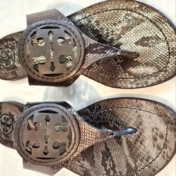 Tory Burch Louisa Flat Thong Metalic Diamond Back Print Leather 5.5. Like new. - Picture 4 of 8